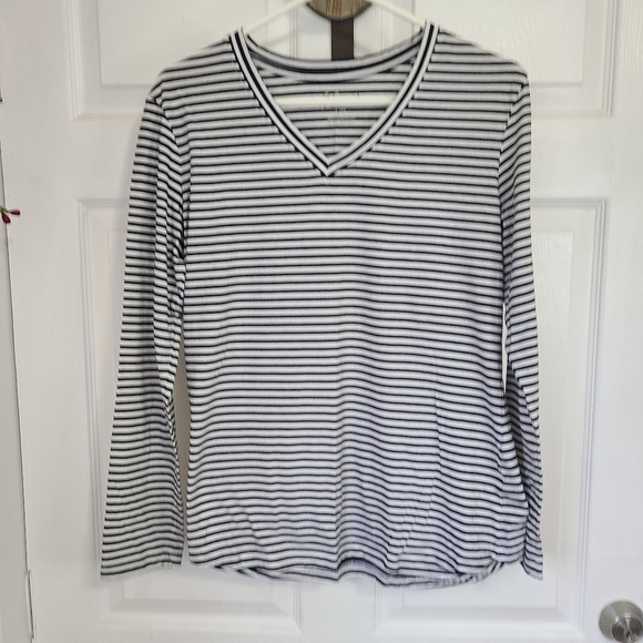 Natural Reflections Woman's Long Sleeve V-Neck Pullover Blouse, Size: Large - Picture 2 of 13